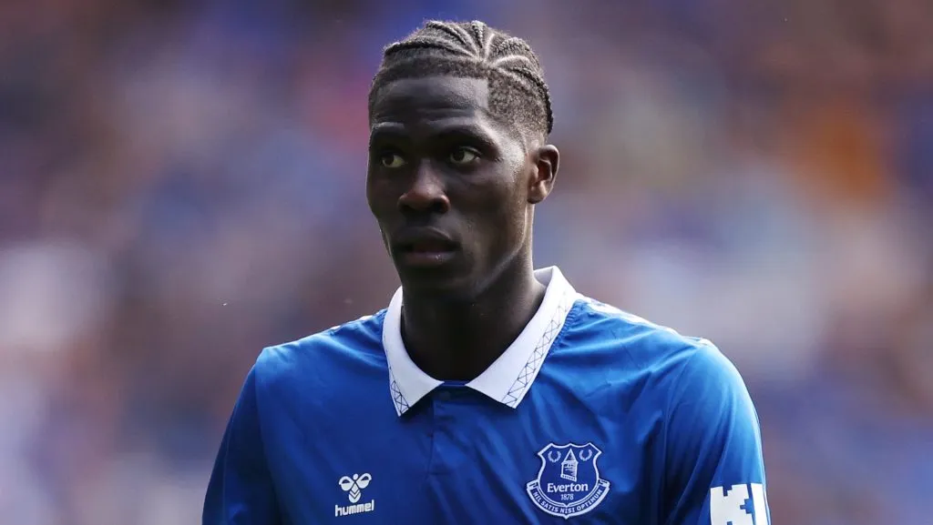 Amadou Onana, alvo do Manchester United e Arsenal