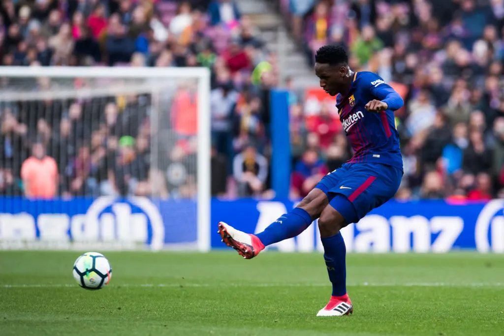Yerry Mina com a camisa do Barcelona em 2018. (Foto: Alex Caparros/Getty Images)