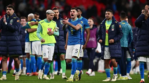 Equipe do Brasil comemora após vencer o jogo após o amistoso internacional (Soccer Images / Alamy Stock Photo)
