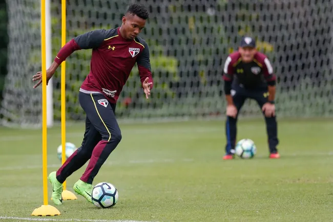 Thiago Mendes durante treino do Sao Paulo no CT da Barra Funda. Foto: Marcello Zambrana/AGIF