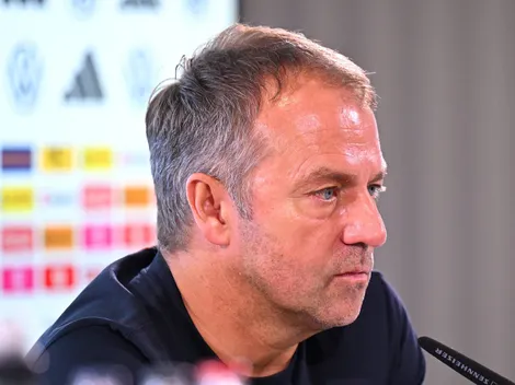 Hansi Flick vê lateral assediado pela La Liga e Premier League