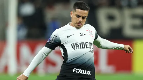 Fagner está em dúvida no Timão (Foto: Alexandre Schneider/Getty Images)