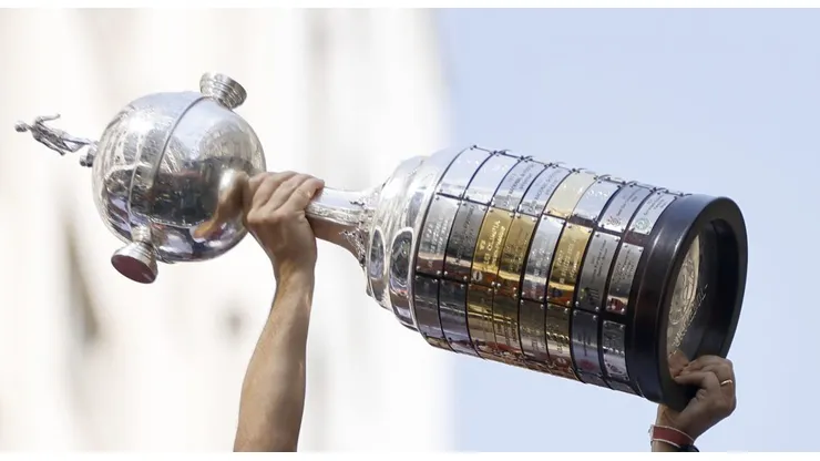 Taça da Libertadores será erguida por quem? Deixe o palpite na enquete. Foto: Wagner Meier/Getty Images