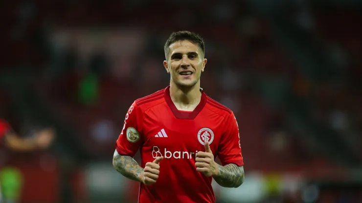 Bustos, lateral do Internacional