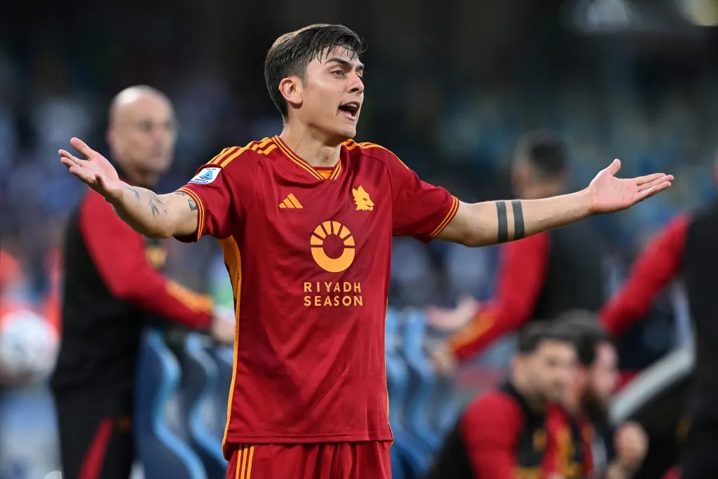 Paulo Dybala atuando com a camisa da Roma. Foto: Francesco Pecoraro/Getty Images.