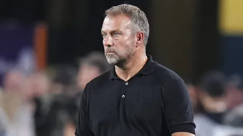 Hansi Flick, técnico do Barcelona, no amistoso contra o Manchester City na última terça (30) (Photo by Rich Storry/Getty Images)