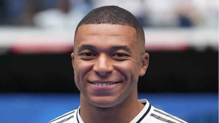Mbappé, do Real Madrid, está fora de estreia no campeonato, afirma jornal.