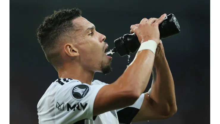 Em baixa no Atlético-MG, Paulinho é pedido em gigante do futebol brasileiro