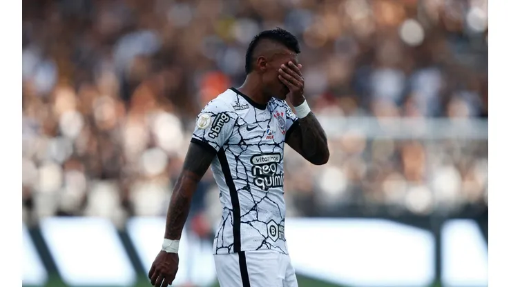 Paulinho disse que pode jogar de centroavante no Corinthians