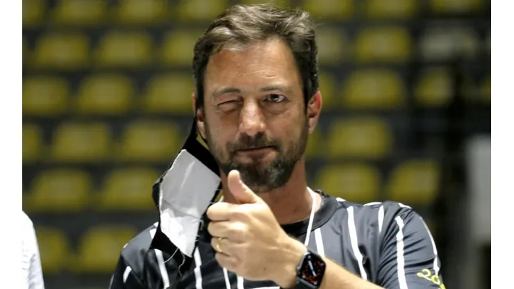 Duílio Monteiro Alves, presidente do Corinthians, está sendo pressionado a definir novo treinador