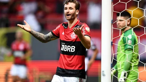 Léo Pereira cobrou os colegas de defesa do Flamengo