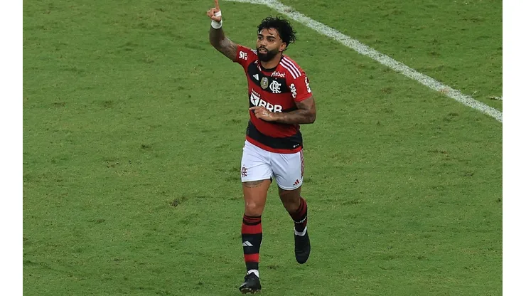 Vai sair? Na mira do Sevilla e criticado pela torcida, Flamengo decide futuro de Gabigol