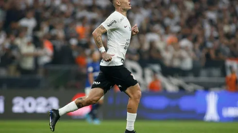 Roger Guedes pediu a permanência de Fernando Lázaro