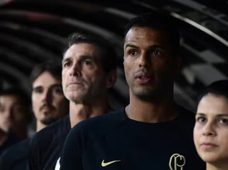 Corinthians decide demitir Lázaro e avança para anunciar novo treinador nas próximas horas; torcida é contra e faz protesto