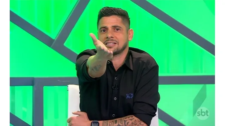 Cicinho descarta Flamengo e Palmeiras e crava o Campeão do Brasileirão