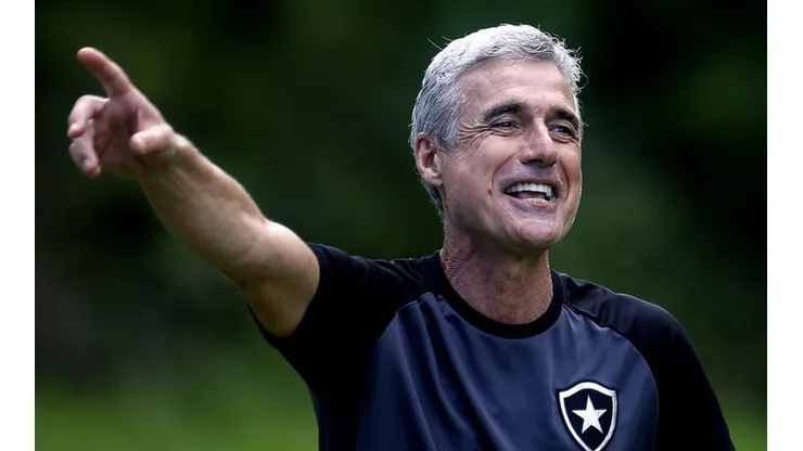 Grande destaque da China 'se oferece' para jogar no Botafogo