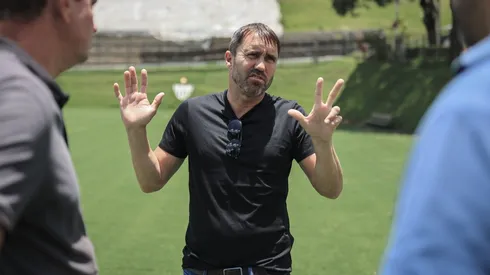 Diretoria do Atlético irá se reunir com Coudet para definir o futuro do treinador