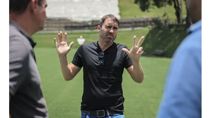 Diretoria do Atlético irá se reunir com Coudet para definir o futuro do treinador