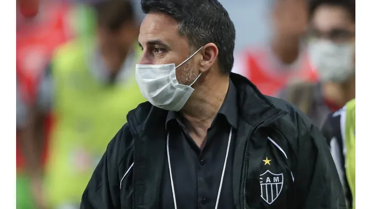 Rodrigo Caetano surpreende e revela autorização para gigante brasileiro negociar com meio-campista do Atlético-MG
