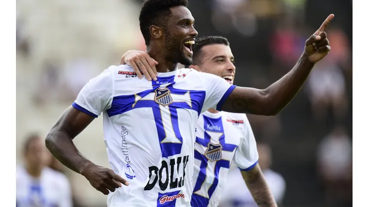Bruno Mezenga surpreende e pode fechar com gigante paulista