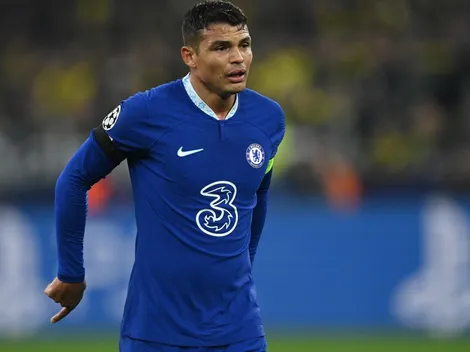 Thiago Silva posta foto com a camisa de gigante do Brasileirão e agita a web: "Chega em julho"