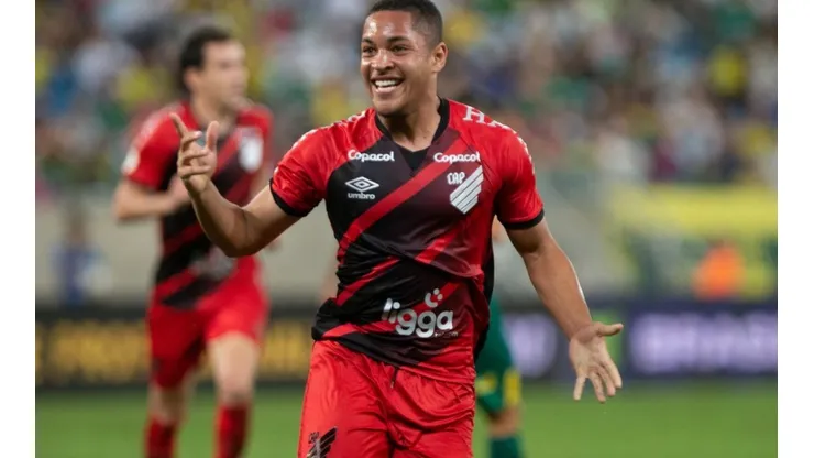 Barcelona 'sai de cena' e outro gigante europeu surge como principal interessado em Vitor Roque