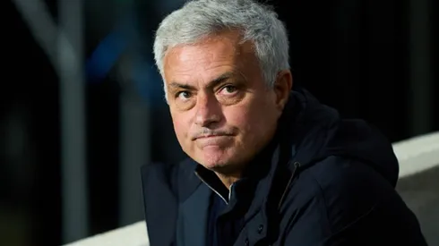 Mourinho decidiu permanecer na Roma.