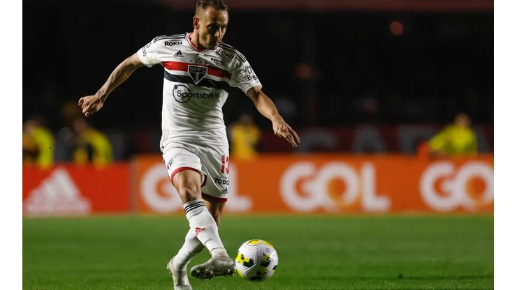 Na mira do Coritiba, Rafinha toma atitude surpreendente e define onde vai jogar