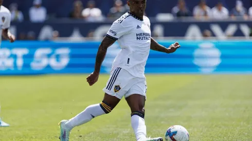 Douglas Costa quer voltar ao Brasil e espera aval de treinador de gigante brasileiro