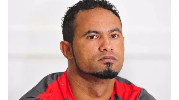 Goleiro Bruno, ex-Flamengo, se aproxima de virar treinador de clube brasileiro
