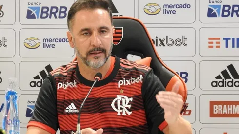 Vitor Pereira dá aval e jogador pode deixar o clube nos próximos dias