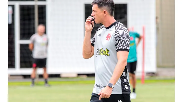 Vasco esquece Cuellar e pode trazer volante da Europa