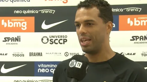 Fernando Lázaro segue à frente do Corinthians