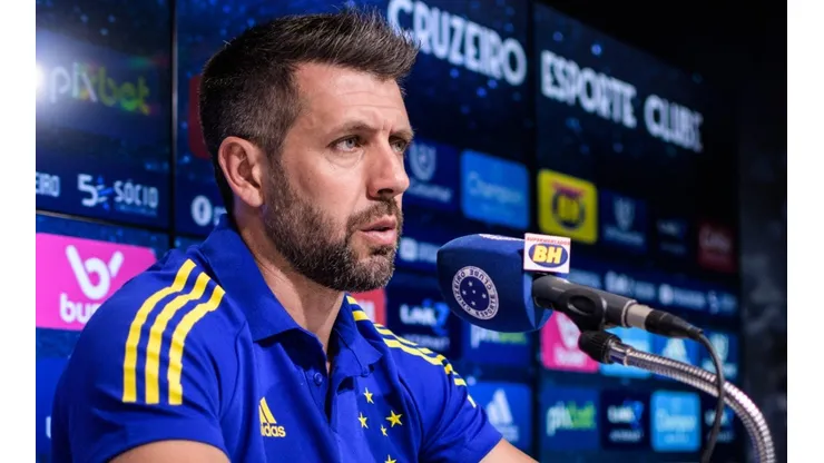 Após derrota, Paulo Pezzolano não se cala e 'manda a real' sobre Ronaldo Fenômeno