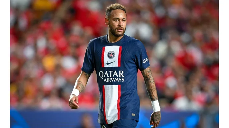 Cirurgia de Neymar foi um sucesso, segundo o departamento médico do PSG