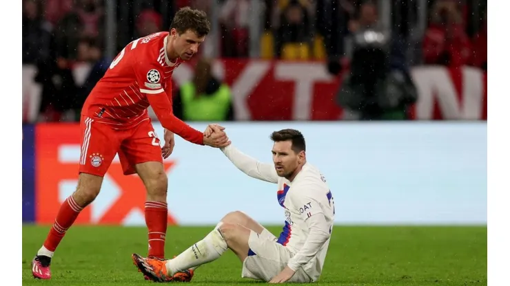 Thomas Muller 'tira onda' com Lionel Messi e o compara com grande rival
