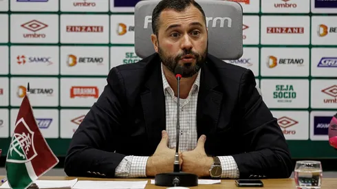 Presidente do Fluminense defende ídolo do Flamengo