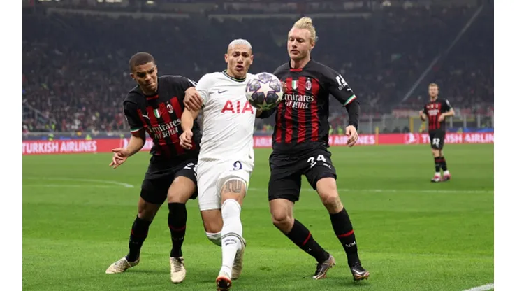 O Tottenham precisa vencer o Milan por dois gols de diferença.