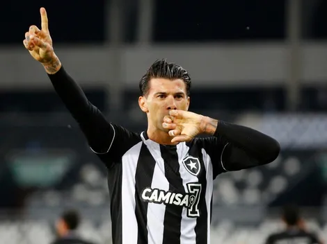 Grande clube brasileiro fica perto de fechar a contratação do zagueiro Víctor Cuesta, do Botafogo
