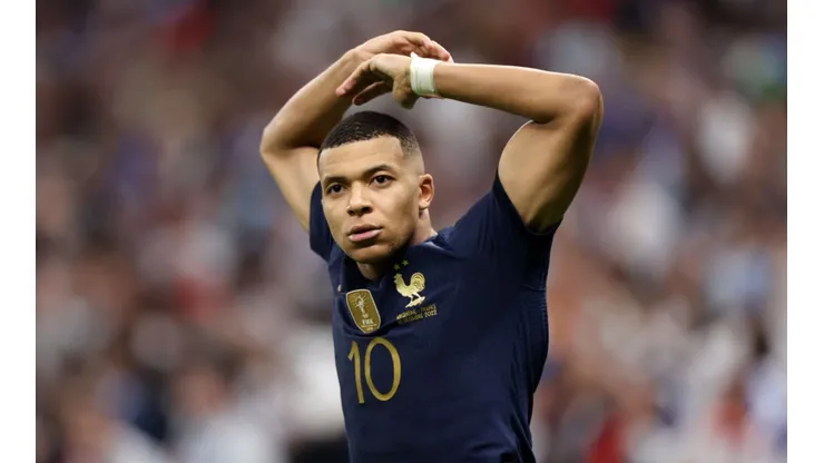 Gigante europeu aceita pagar R41,2 bilhões em Kylian Mbappé