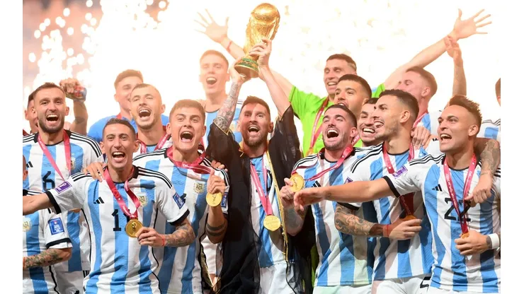 Jogadores da Argentina ganharam celular foleado a ouro no valor de R$ 210 mil