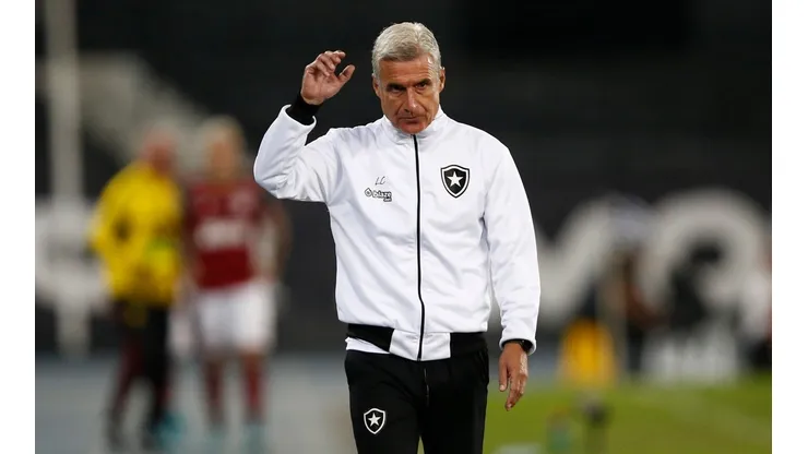 Equipe do Botafogo é questionada por Mauro Cezar