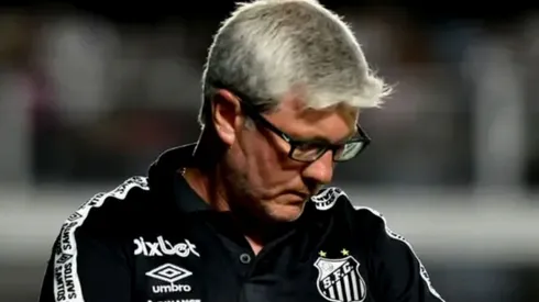 Santos frustra planos de Odair e negocia atleta com 'rival' do Brasileirão