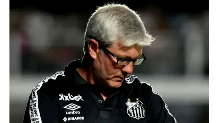 Santos frustra planos de Odair e negocia atleta com 'rival' do Brasileirão