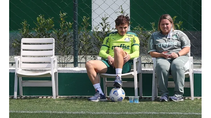 Gisele Silva, psicóloga do Palmeiras, conversa com Raphael Veiga