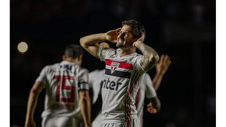 Alexandre Pato pode assinar com gigante brasileiro com contrato de produtividade