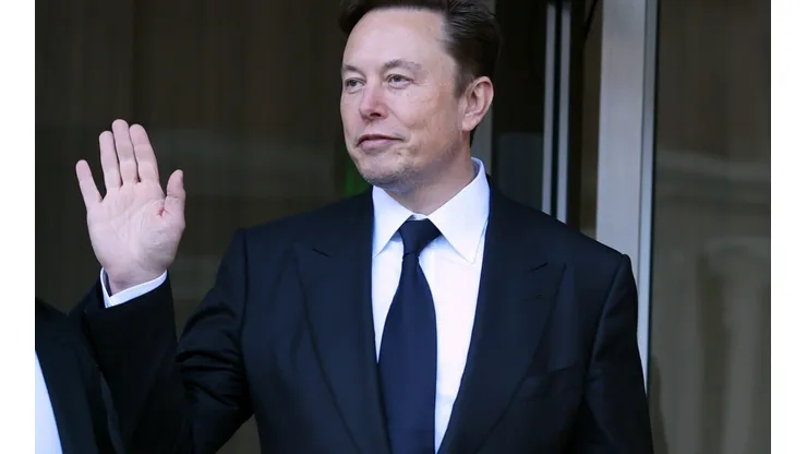 Elon Musk pode desembolsar 4,5 bilhões em libras para comprar um dos maiores clubes da Inglaterra
