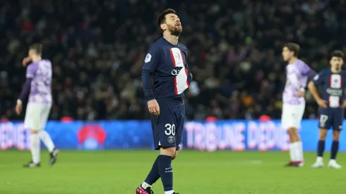 Após sentir dor muscular, Messi pode ficar de fora do jogo contra o Bayern de Munique