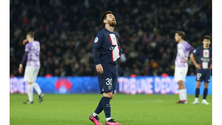 Após sentir dor muscular, Messi pode ficar de fora do jogo contra o Bayern de Munique