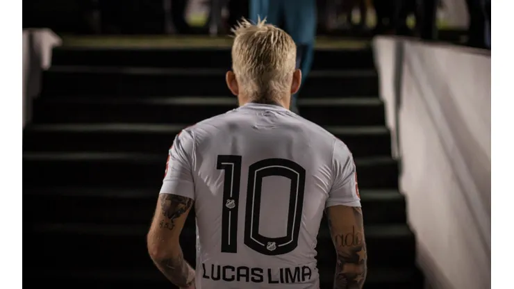 Santos v Vitoria -Brasileirao Series A 2017